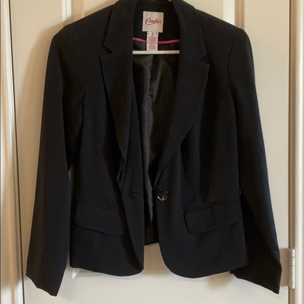 Candie’s black blazer